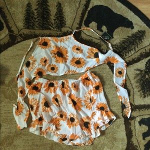 Sunflower crop top set NWT